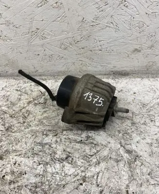 BMW 1 E81 E87 Engine mount bracket 139811