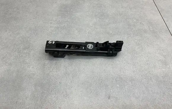 Volkswagen Golf VII Seat belt height adjuster 8V0857819