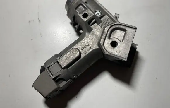 Ford Fiesta Ignition lock 8V513F880CF