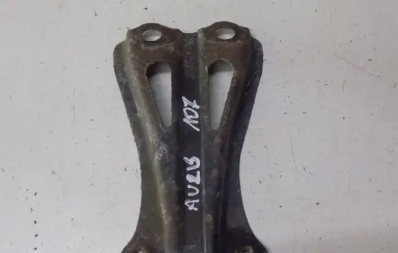 Toyota Auris 150 Battery bracket 