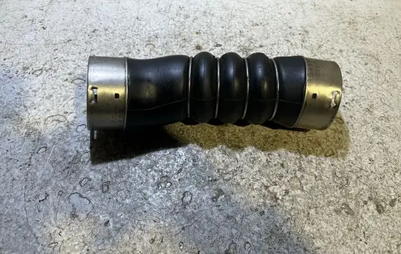 BMW 5 F10 F11 Intercooler hose/pipe 7800144