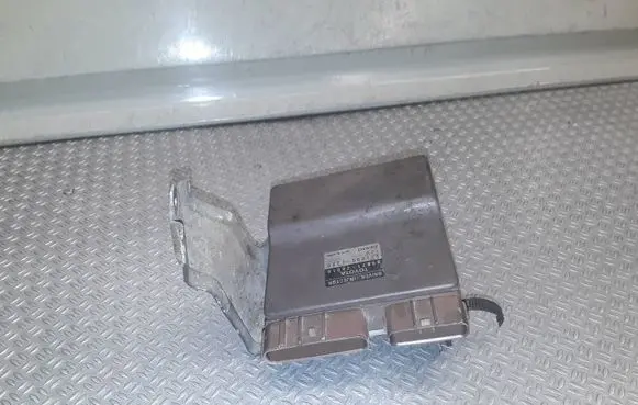 Toyota Previa (XR30, XR40) II Fuel injection control unit/module 8987126010 1310001280