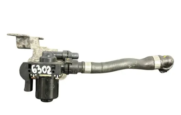 BMW X5 F15 Coolant heater control valve 8517589 1147412226 8517591