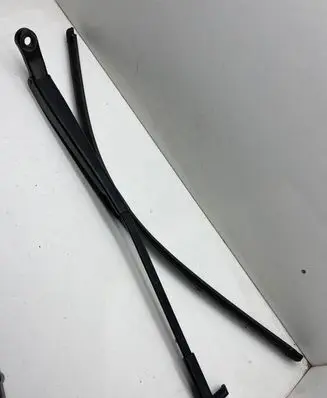 Renault Modus Front wiper blade arm 8200360824A