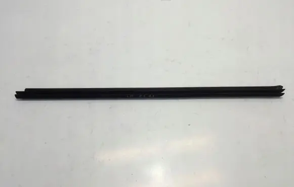 Citroen C4 III e-C4 Rubber seal front door window/glass 9834403280