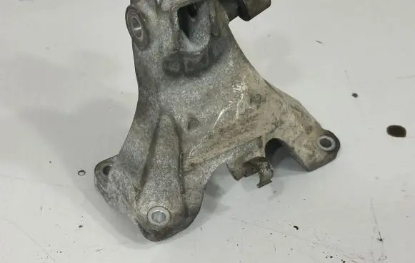 BMW X5 F15 Engine mounting bracket 6882032