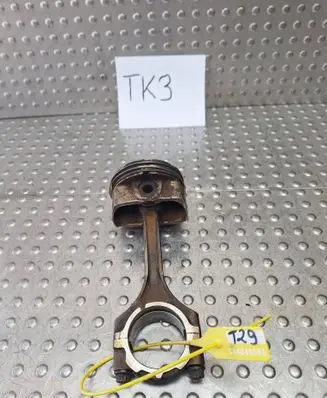 KIA Sportage Piston with connecting rod G4FD