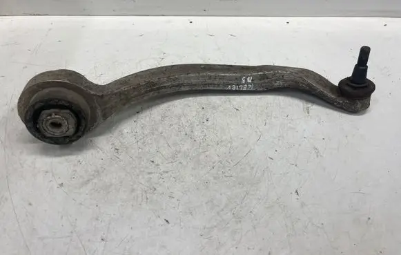 Volkswagen PASSAT B5 Front lower control arm/wishbone