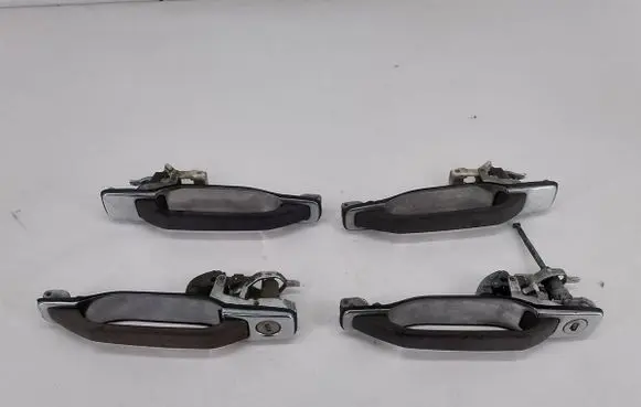 Mercedes-Benz S W126 Front door exterior handle/bracket 