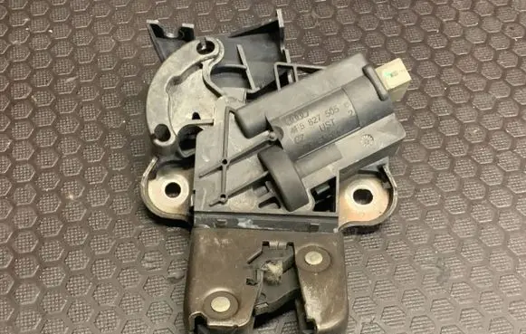 Audi A4 S4 B7 8E 8H Tailgate/trunk/boot lock/catch/latch 4F5827505C