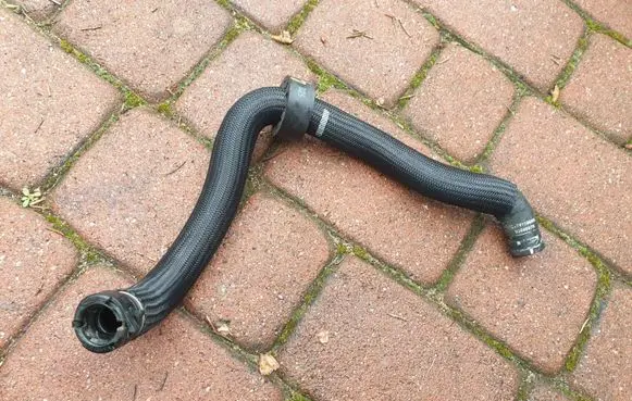 Renault Trafic III (X82) Coolant pipe/hose 217413968R 93866075