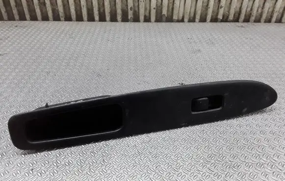 Toyota Avensis Verso Electric window control switch 8403044020