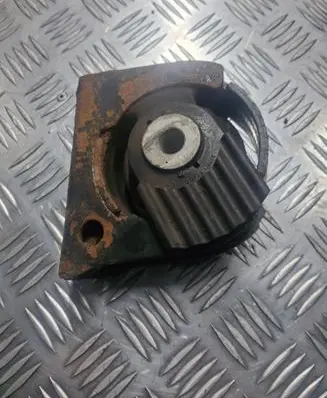Toyota RAV 4 (XA40) Gearbox mounting bracket 