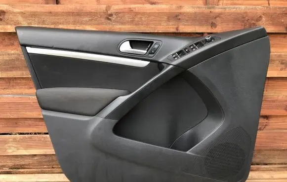 Volkswagen Tiguan Front door card panel trim
