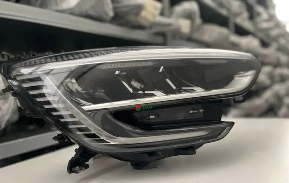 Renault Megane IV Headlight/headlamp 260106131R