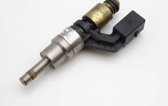 Volkswagen Golf V Fuel injector 03C906036A 0261500016