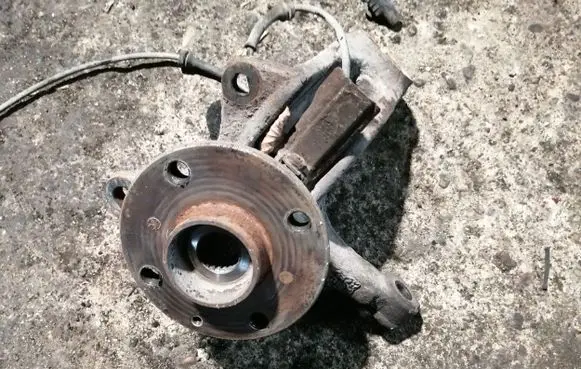 Front wheel hub
