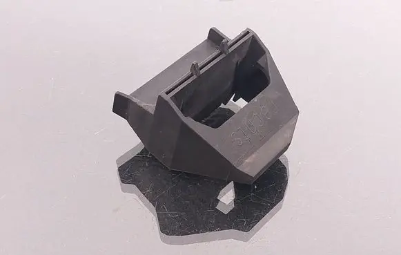 BMW 7 E38 Radiator mount bracket 17111737707