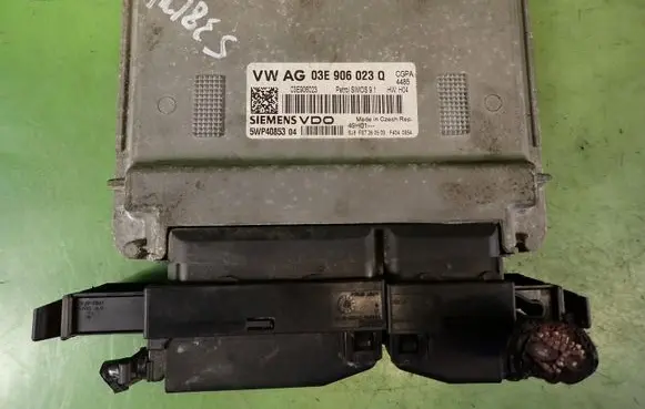 Skoda Fabia Mk2 (5J) Engine control unit/module ECU 03E906023Q5WP40853