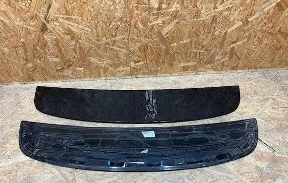 Tesla Model X Tailgate/trunk spoiler 104842900BFHUKM 1048429-00-B