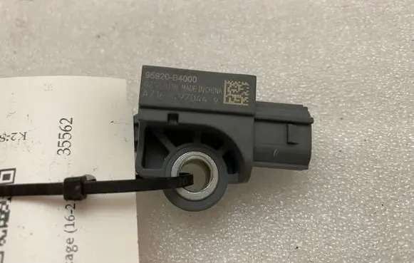 KIA Sportage Airbag deployment crash/impact sensor 95920B4000