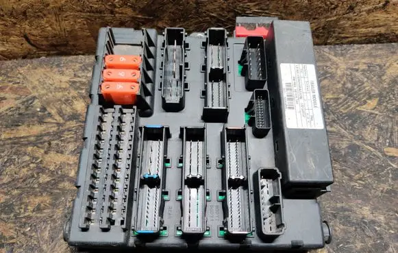 Opel Signum Fuse module 13189928 519044507