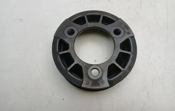 Mercedes-Benz C W205 Water pump pulley 210511238R