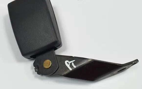 Audi TT Mk1 Rear seatbelt buckle 8N8857740