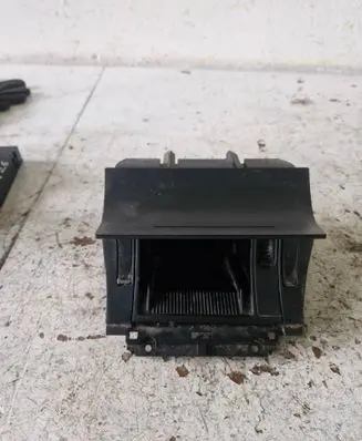 Skoda Octavia Mk2 (1Z) Car ashtray 1Z1863077A 1Z1857962B