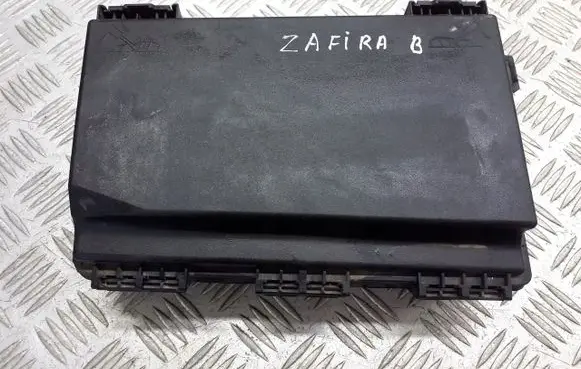 Opel Zafira B Fuse box cover 1534937