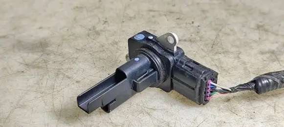 Toyota Yaris Mass air flow meter 222040V020 VN1974005380 02U09