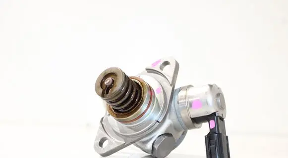 Volvo V60 Fuel injection high pressure pump 32140068