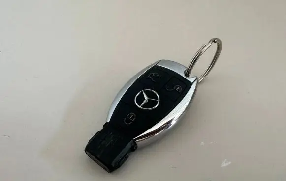 Mercedes-Benz C W204 Ignition key/card 