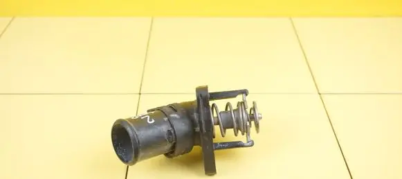 Lexus GS 300 350 430 450H Thermostat/thermostat housing 2HTR6