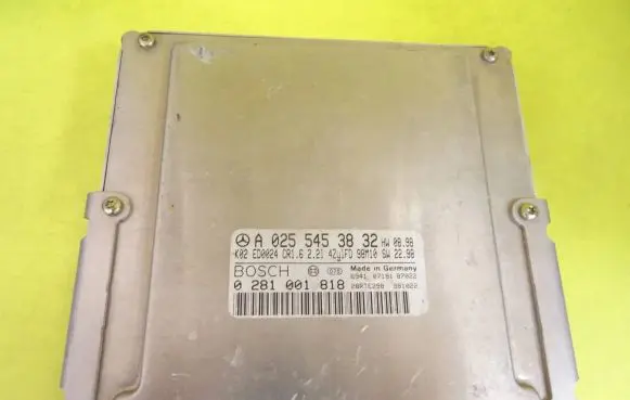 Mercedes-Benz C W202 Engine control unit/module A0255453832 0281001818