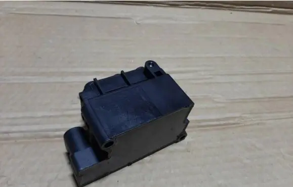 Mercedes-Benz CLS C218 X218 Air suspension valve block A2123200100