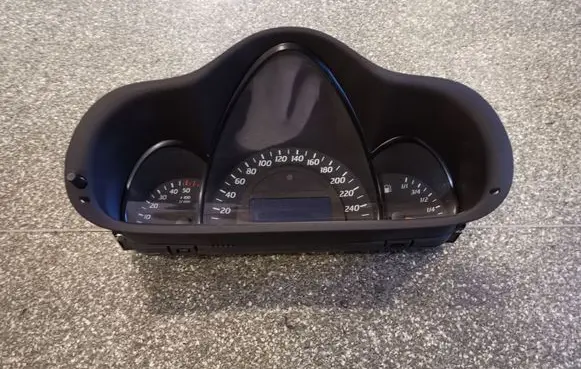 Mercedes-Benz C W203 Speedometer (instrument cluster) A2035404511