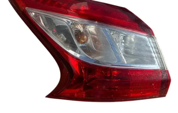 Nissan Pulsar Rear/tail lights 22018066