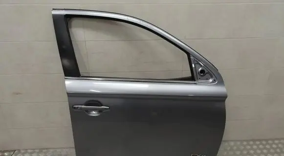 Mitsubishi Outlander Front door