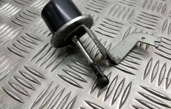 Volkswagen Golf VI Vacuum valve 