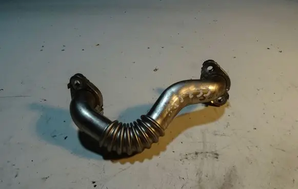 Volkswagen PASSAT CC Engine coolant pipe/hose 03P131521A