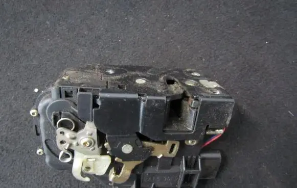 Audi A6 S6 C5 4B Front door lock 4B1837016B