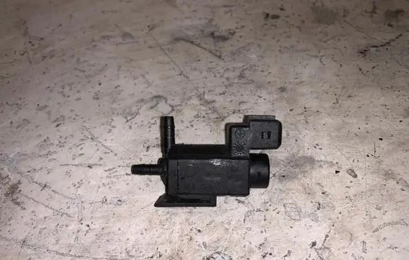 Volvo V70 Turbo solenoid valve 72224010 D2527