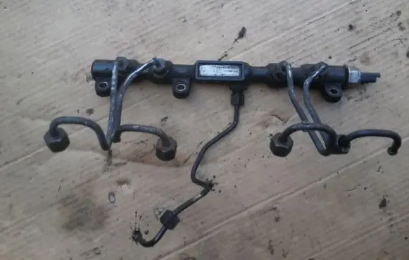 Ford Escort Fuel main line pipe