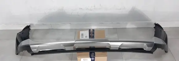 Front bumper lip