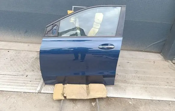 Mercedes-Benz B W247 Front door 