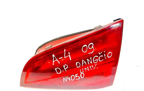 Tailgate rear/tail lights