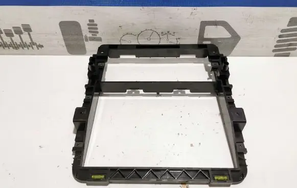 Volkswagen Touran I Radio/GPS head unit trim 1T0858005A