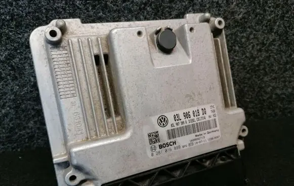Volkswagen Touran I Engine control unit/module 03L907309R 03L906018DQ