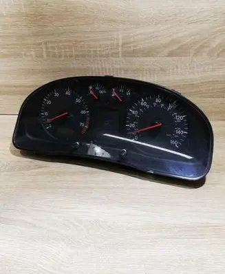 Volkswagen PASSAT B5 Speedometer (instrument cluster) 3B1919930 110008920010